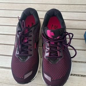 NEW, never worn! Brooks Ghost 12, women’s, SIZE 9